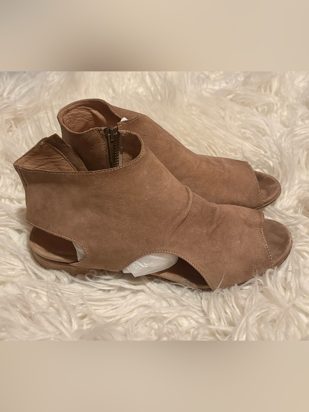 Sundance Demeter Slouched Suede Sandals Size 39